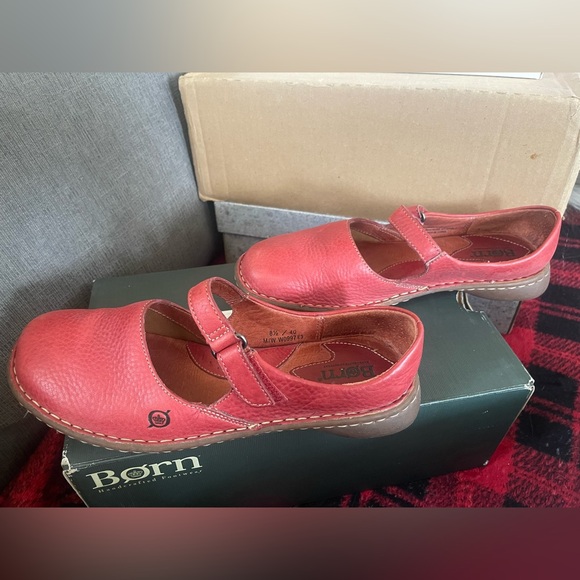 BORN Autumn Red Leather Mary Jane Shoes - Picture 4 of 6